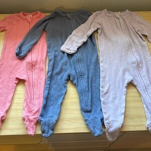 Kate Quinn set of 3 pointelle long sleeve zipper footies with fold over mitt